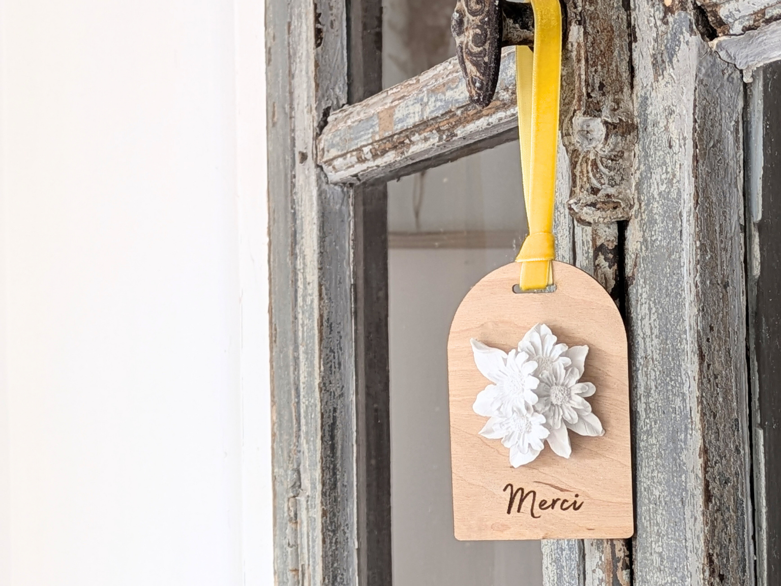 Décor en plâtre parfumé message "Merci" parfum Toscane.